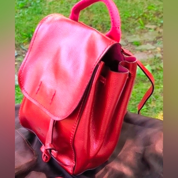NWoT 🍒COACH🍒 HTF CHERRY RED METALLIC DERBY BACK PACK 🌸 UNLINED LEATHER 🌸 - Picture 1 of 9